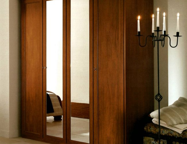 ARMADIO 4 PORTE CON SPECCHI ESTERNI
