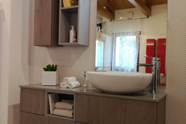 BAGNO MODERNO KONDOR EFFETTO LEGNO