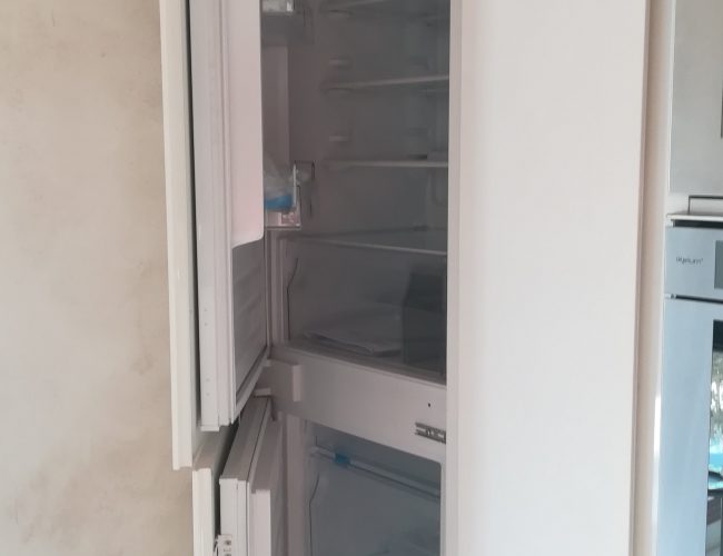 frigo congelatore incassato in cucina