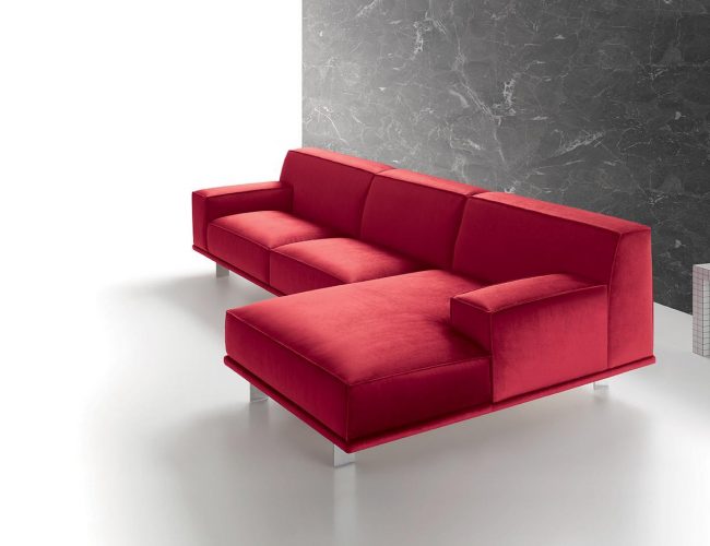 Divano con chaise longue design moderno con piedino modello Young