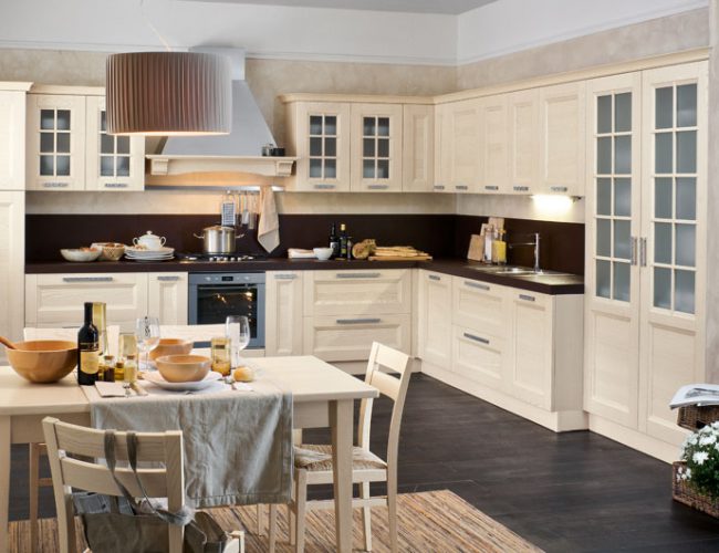 Cucina Gioia di Arrex in stile New Classic. Colore bianco e avorio. Cucina Gioia di Arrex in stile New Classic. Colore bianco e avorio.