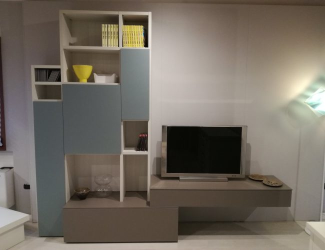 composizione living e porta tv colori di tendenza