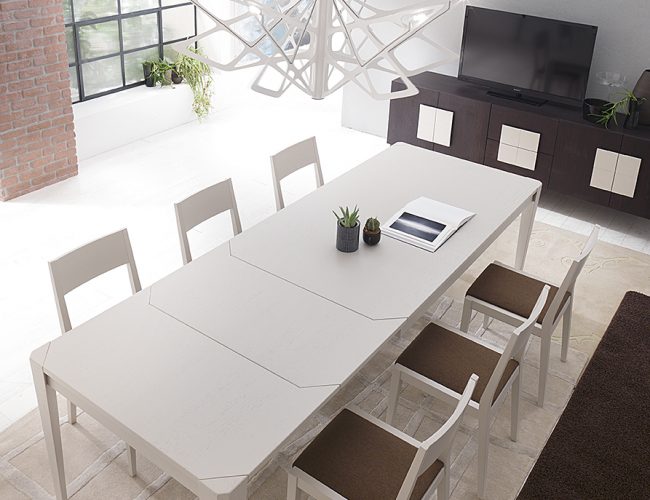 Tavolo moderno allungabile in legno bianco