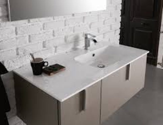 bagno moderno con un lavabo