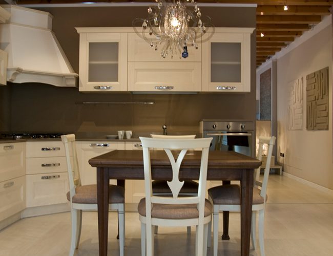 Cucina Gioia di Arrex in stile New Classic. Colore bianco e avorio. Cucina Gioia di Arrex in stile New Classic. Colore bianco e avorio.