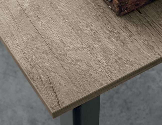 piano tavolo effetto legno e gambe grafite