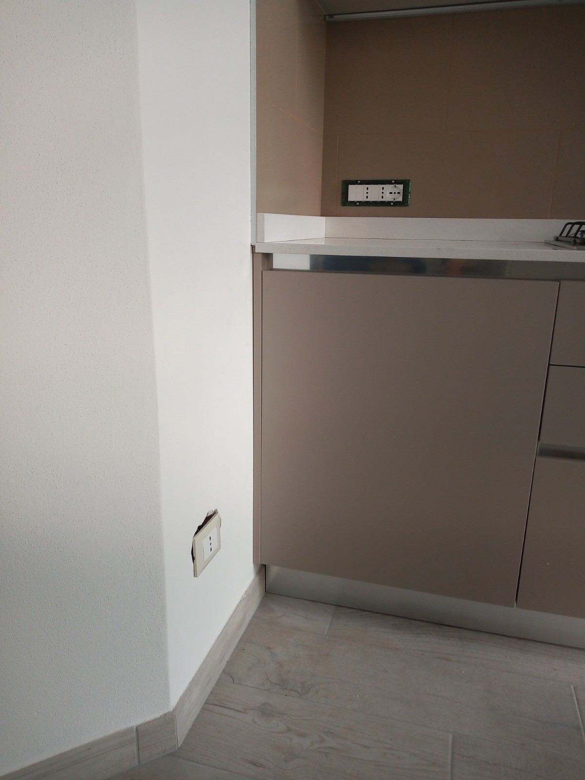 CUCINA CON GOLA INOX